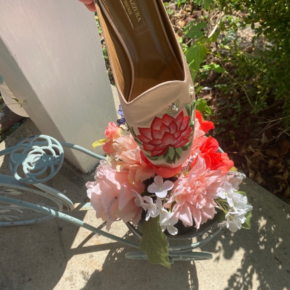 ❤️🌸🌺Aquazzura Lotus/Bee Pink Satin Embroidered Flat Mules Loafers8.5 M in Italy - Picture 6 of 15